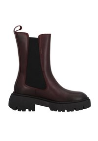 Bottines Chelsea bordeaux avec des panneaux latéraux élastiques noirs, un bout arrondi et une semelle noire épaisse avec un motif de bande de roulement texturé.