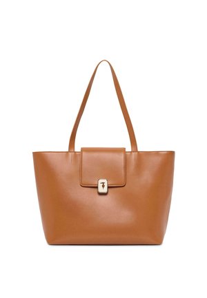Sac fourre-tout en cuir tan avec une fermeture à rabat magnétique et quincaillerie dorée. Doté de deux longues anses et d'une texture lisse et brillante.