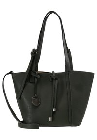 Borsa a tracolla testurizzata verde scuro con doppie maniglie, cordini regolabili e una tracolla staccabile. Presenta un'etichetta circolare decorativa.