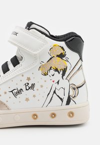 Geox DISNEY TINKER BELL LIGHT UP SKYLIN GIRL - Korkeavartiset tennarit - white/black