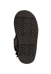 Semelle de chaussure noire avec un motif en chevrons texturé et une zone de bout lisse. Caractéristiques d'un design plat et robuste en matériau en caoutchouc.