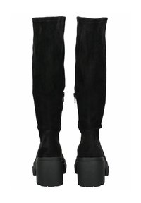 Botas altas de ante negro con una textura suave y suela plataforma negra gruesa. Cuentan con cierres de cremallera lateral para facilitar su uso.