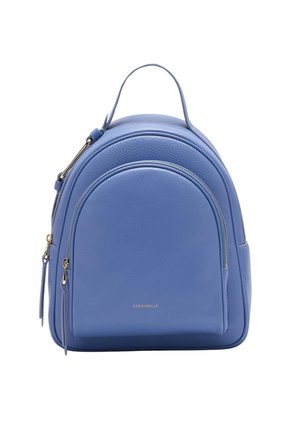 Petit sac à dos en cuir bleu avec poche avant zippée, poignée supérieure et nom de marque doré "Coccinelle" sur la poche avant.