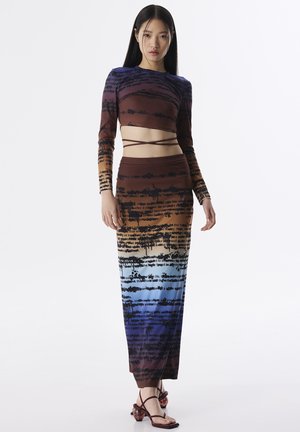 SLIM FIT WITH GRADIENT TRANSITION - Maglietta a manica lunga - brown