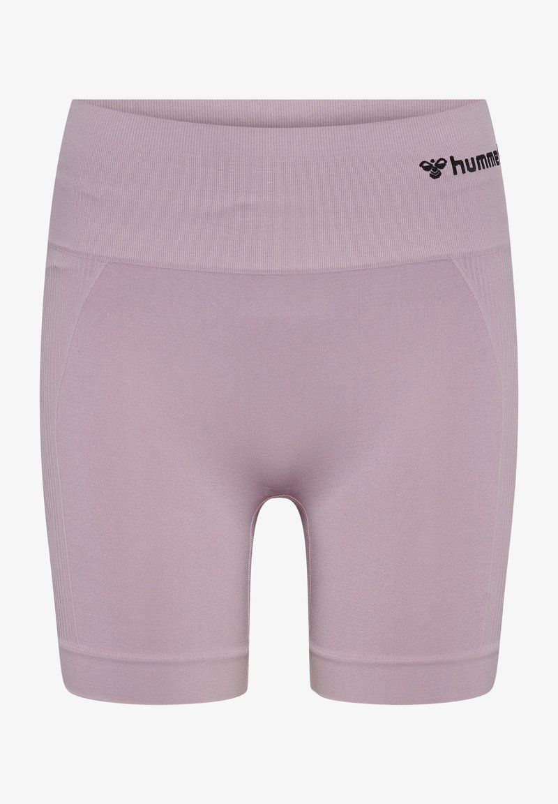 Pantaloni sportivi di colore viola chiaro con vita a coste, texture liscia e tasche laterali a fessura. Logo Hummel stampato in nero sulla vita.