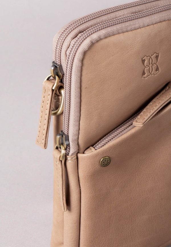 HARSTONE - Phone pouch - taupe3