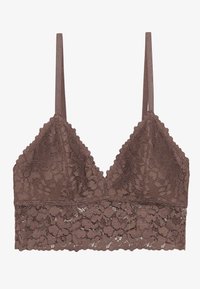 Brassière en dentelle marron avec un bord festonné, de fines bretelles ajustables et un motif floral. Le tissu a une texture délicate.