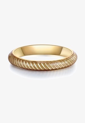 Goldring mit einem gedrehten Design, das eine strukturierte Oberfläche mit vertikalen Rillen und ein glattes Innenfutter aufweist.