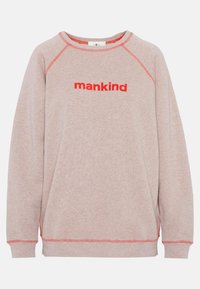 Sweatshirt gris clair avec le texte "mankind" en rouge. Il présente des manches raglan, un col rond et des coutures contrastantes le long de l'encolure et des poignets.