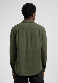 Lee Camisa - oak moss