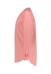 Chemise rose à manches longues en tissu léger, avec une coupe droite, un poignet à boutons et un ourlet incurvé pour une silhouette épurée.