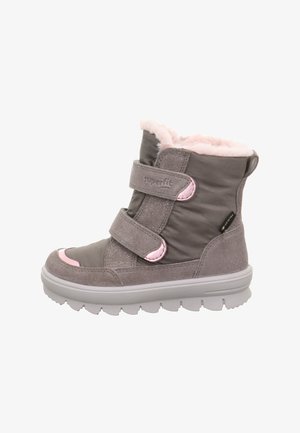 Grijze synthetische laarzen met roze accenten, klittenbandsluitingen, pluche voering en een dikke witte zool met gestructureerde grippatronen.