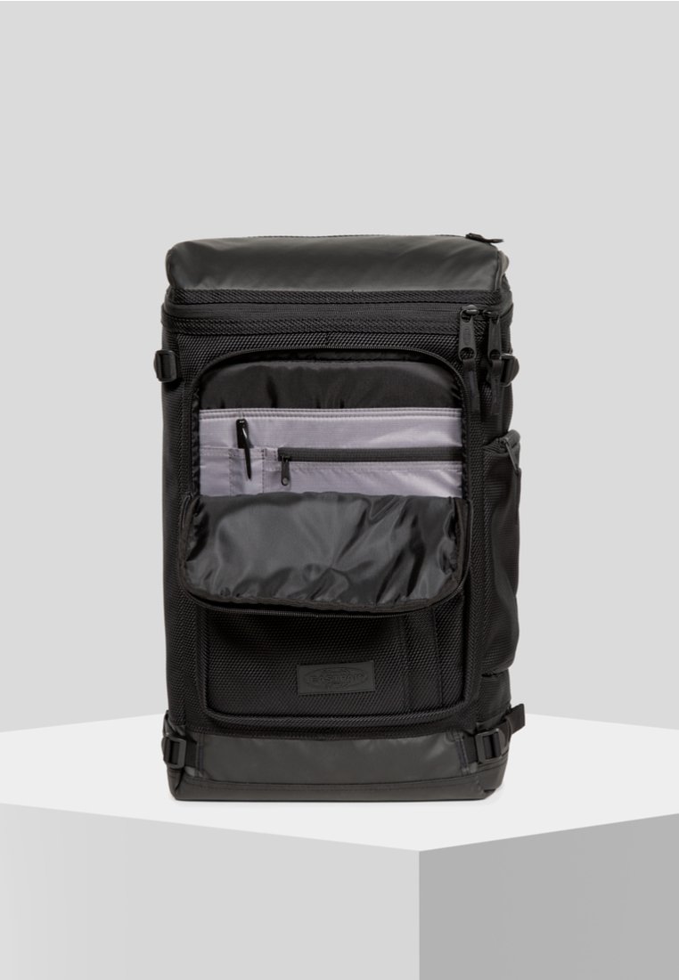 Eastpak 테쿰 탑 배낭 블랙
