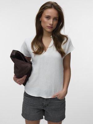 Vero Moda VMNATALI V NECK - Blouse - snow white