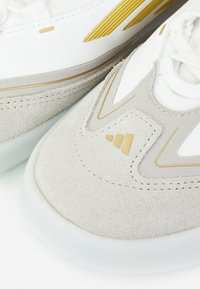 adidas Performance F50 FREESTYLE 24 MESSI - Botines de fútbol sala - white/beige