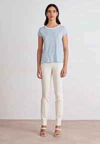Mads Nørgaard STRIPE TEASY TEE - T-Shirt print - brilliant white/mediterranian blue