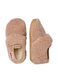 Weiche, hellbraune Kleinkinderschuhe mit flauschiger Textur, Gummisohlen und einem Klettverschluss über der Oberseite für einfaches Anziehen.