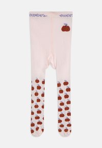 Helle rosa Strumpfhosen mit einem einfarbigen oberen Teil, der ein kleines rotes Apfeldesign zeigt, und einem gemusterten unteren Teil, der wiederholt rote Äpfel und grüne Stiele darstellt.
