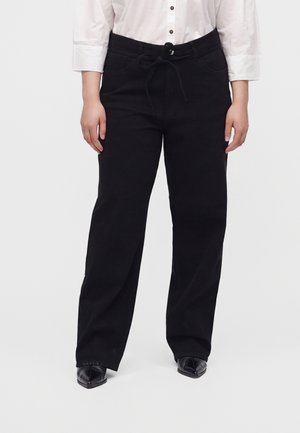 ONLY Carmakoma, CARGIANNA - Široké nohavice - black denim