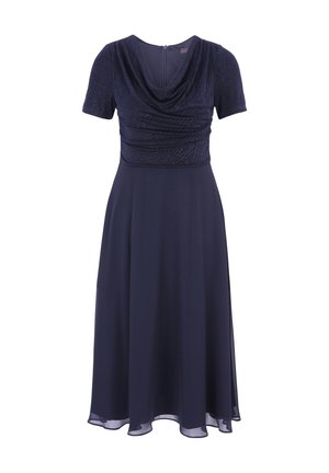 Tengerészkék ruha rövid ujjakkal, gyűrt nyakkivágással, textúrált felsőrésszel és lágyan áramló szoknyával. Az anyaga sima, enyhe fényű, hátul cipzáros.