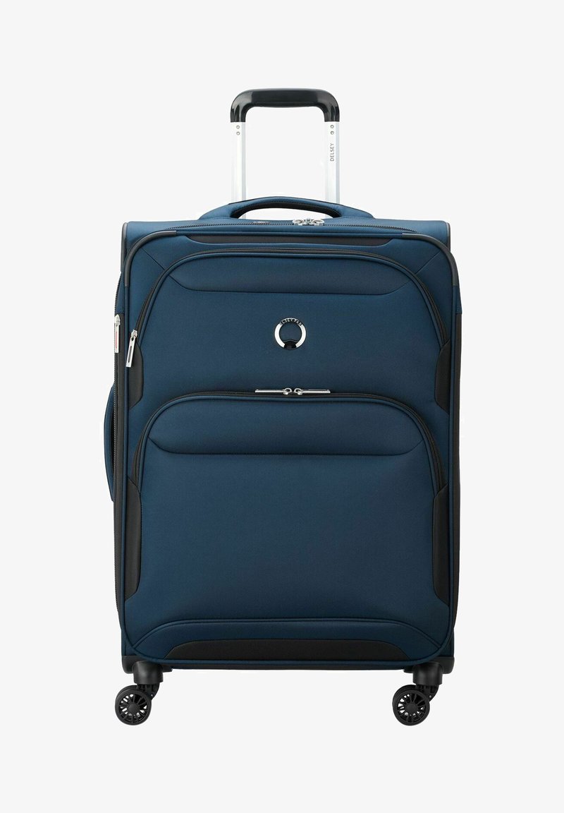 Valise souple bleue avec des accents noirs, poignée télescopique et quatre roues. Comprend une poche zippée à l'avant et un détail de logo.