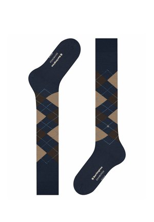 Chaussettes montantes bleu marine avec motif argyle beige et bleu foncé, et logo Burlington Edinburgh blanc sur la semelle.