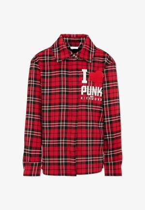 Chemise à manches longues à carreaux rouges et noirs avec col, présentant un texte blanc "I love Punk John Richmond" et un patch cœur rouge sur la poitrine.