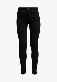 Selecionado, pitch black