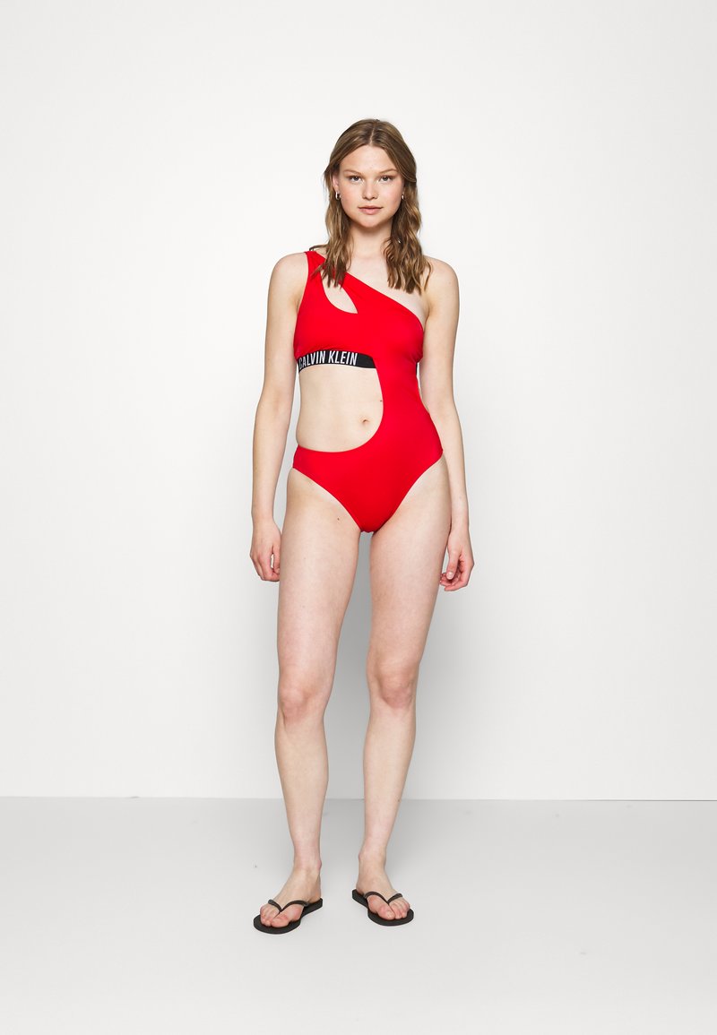 Calvin Klein Swimwear - INTENSE POWER GIFT PACK SWIMSUIT AND TOWEL SET - Ujumistrikoo - cardinal red, Suurenda