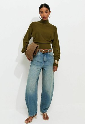 New Look, HIGH NECK BATWING SLEEVE KNITTED JUMPER - Strickpullover - olive