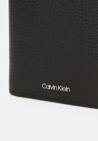 Calvin Klein MINIMALISM TRIFOLD COIN - Portefeuille - black