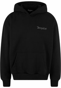 Schwarzer Kapuzenpullover mit Kordelzug, ausgestattet mit einer vorderen Kängurutasche und einem kleinen gestickten Logo auf der Brust. Weicher, strukturierter Stoff.