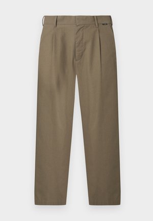 Pantalones khaki de corte recto para hombre, con trabillas para cinturón, pliegues delanteros y cierre oculto con botón y cremallera.