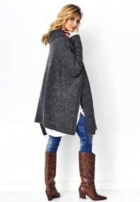 Makadamia Sweter