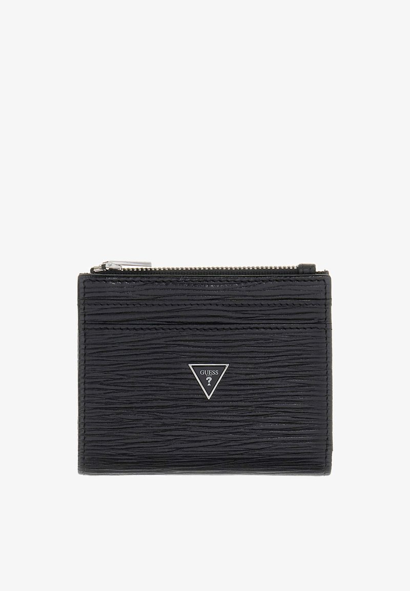 Portefeuille zippé en cuir noir texturé avec un logo triangulaire Guess en métal centré sur le devant.
