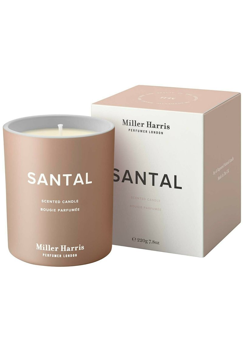 Duftkerze in einem matten rosa Keramikerbehälter, beschriftet mit "SANTAL." Inklusive einer weißen Box mit Branding und Duftinformationen. Gewicht 220 g.
