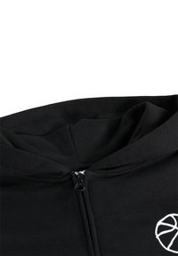 Felpa nera con zip caratterizzata da una grafica di basket bianca sul lato sinistro del petto. Realizzata in tessuto morbido e texturizzato con colletto alto.