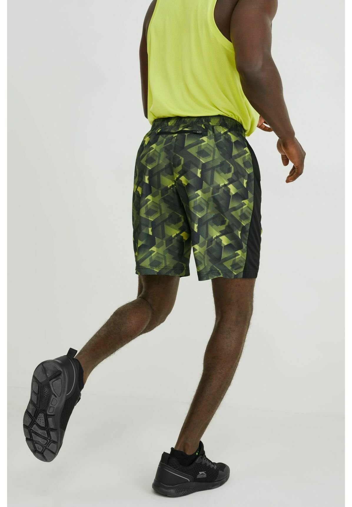 C\u0026A Pantalón corto de deporte - dark green/black/verde oscuro - Zalando.es