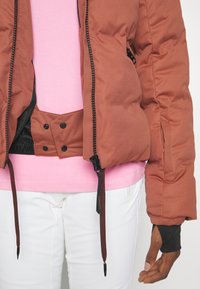 Brunotti NIAGONA WOMEN SNOW JACKET - Μπουφάν snowboard - mahoganny
