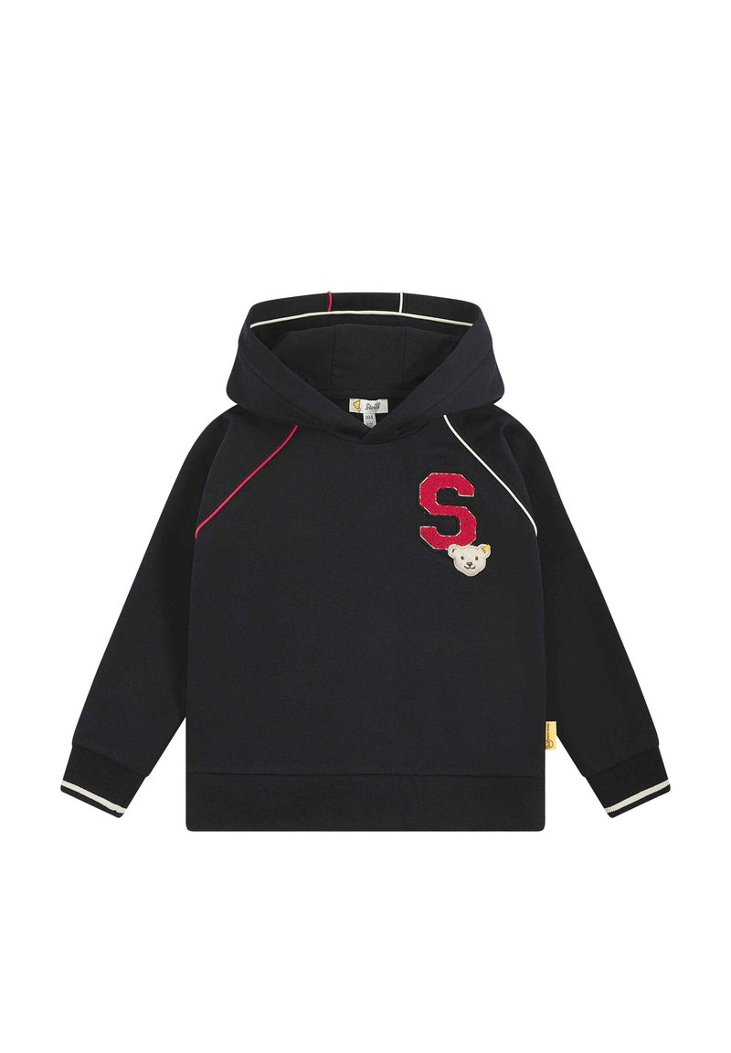 Felpa con cappuccio color navy, dotata di cordino, patch rosso con la "S", emblemma di un orso e dettagli bianchi a contrasto su maniche e orlo. Tessuto morbido in misto cotone.