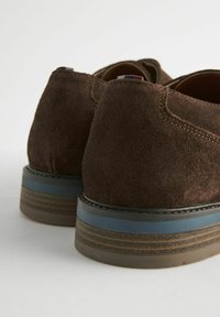Next DERBY - REGULAR FIT - Zakelijke veterschoenen - brown