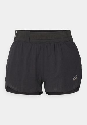 Calções de corrida pretos com uma cinta em rede, apresentando uma textura suave, comprimento curto e um pequeno logo no lado inferior direito.