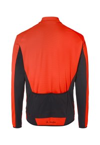 Maillot de cyclisme à manches longues rouge et noir avec trois poches arrière et un petit logo Vaude en bas du dos.