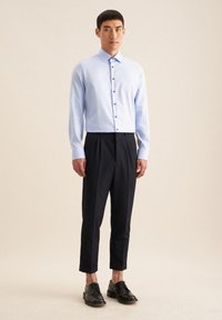 Seidensticker BUSINESS SHAPED - Camicia elegante - light blue