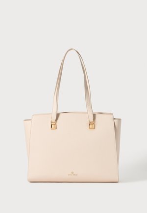 Saco tote bege com forma estruturada, material sintético, duas alças longas, detalhes em metal dourado e logótipo na parte inferior central.