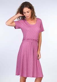 Rosa Kleid aus weichem Stoff, mit kurzen Ärmeln, runder Ausschnitt und floralem Muster. Ausgestellter Rock mit tailliertem Design.