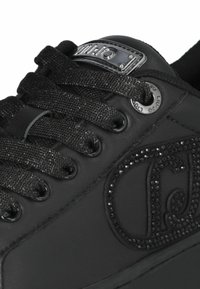 LIU JO WITH BEJEWELLED LOGO - Sneakers basse - black
