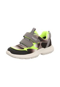 Scarpe sportive con tomaia in mesh grigia con accenti verde neon, dotate di puntale nero, due cinturini in velcro grigi e una suola bianca texturizzata.