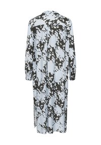 Abito lungo e fluido di colore azzurro chiaro con un motivo astratto nero. Presenta maniche lunghe, un inserto sulla schiena e una silhouette rilassata.