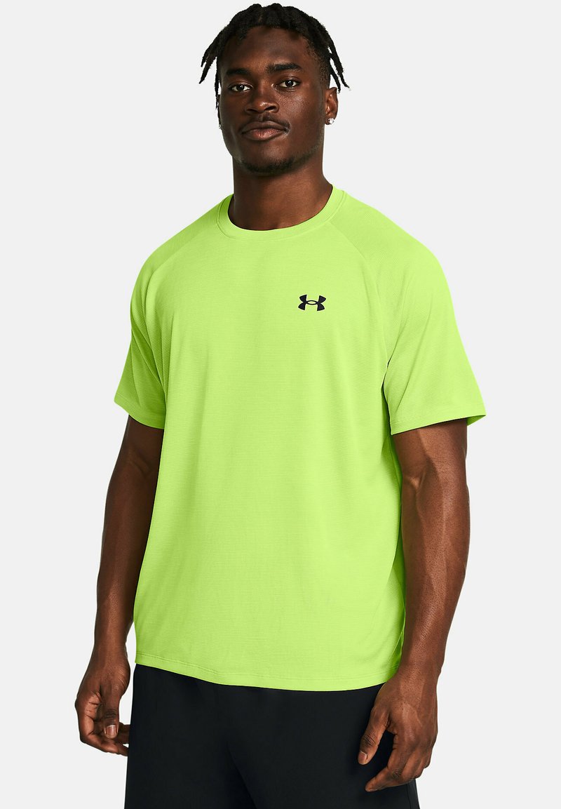 Fluoreszierendes grünes Kurzarm-Sportshirt mit Rundhalsausschnitt, das ein schwarzes Under Armour-Logo auf der Brust und eine glatte Textur aufweist.